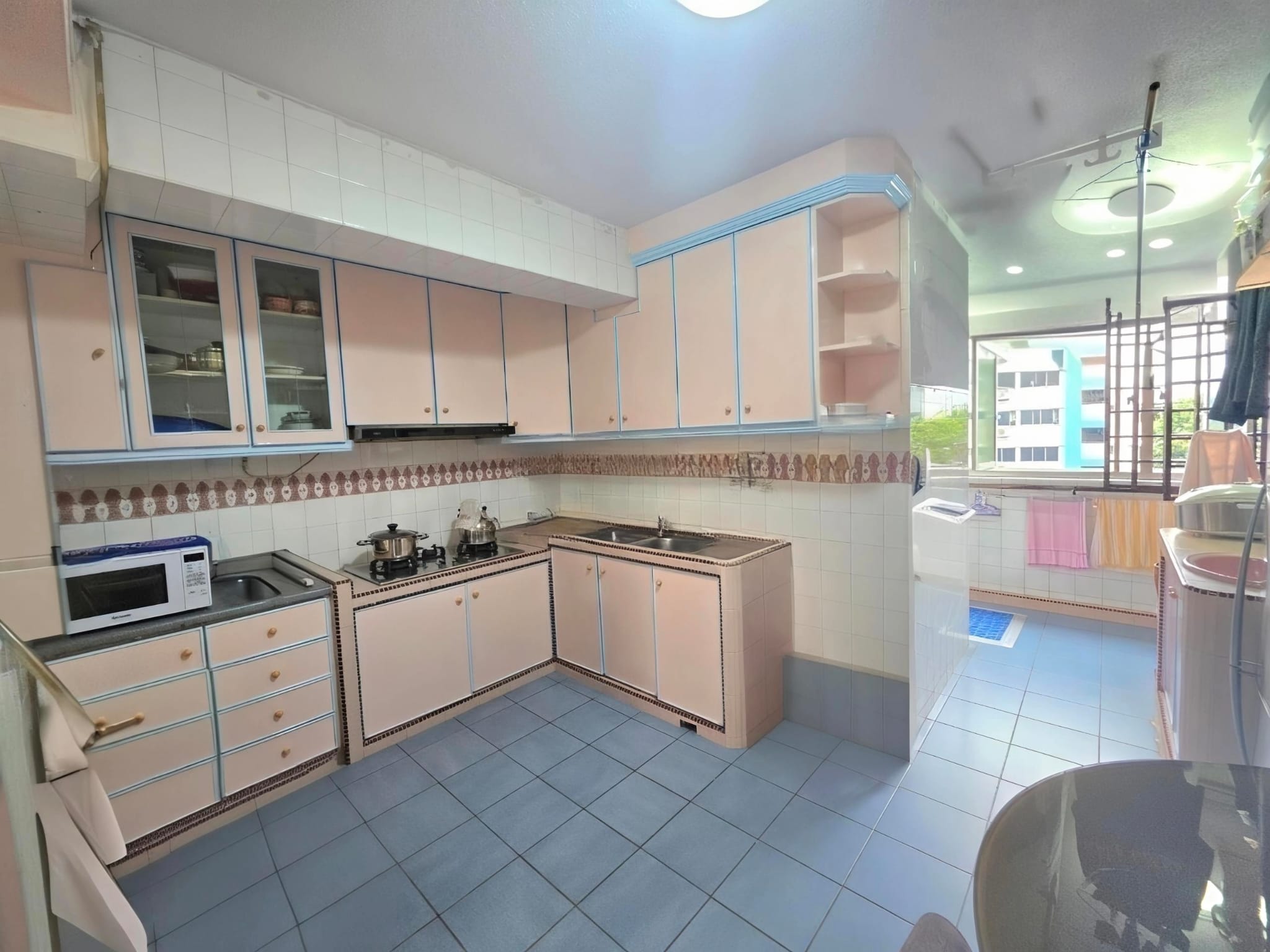 Bright 4A model HDB resale flat at 542 Hougang Avenue 8 with greenery view — image 9