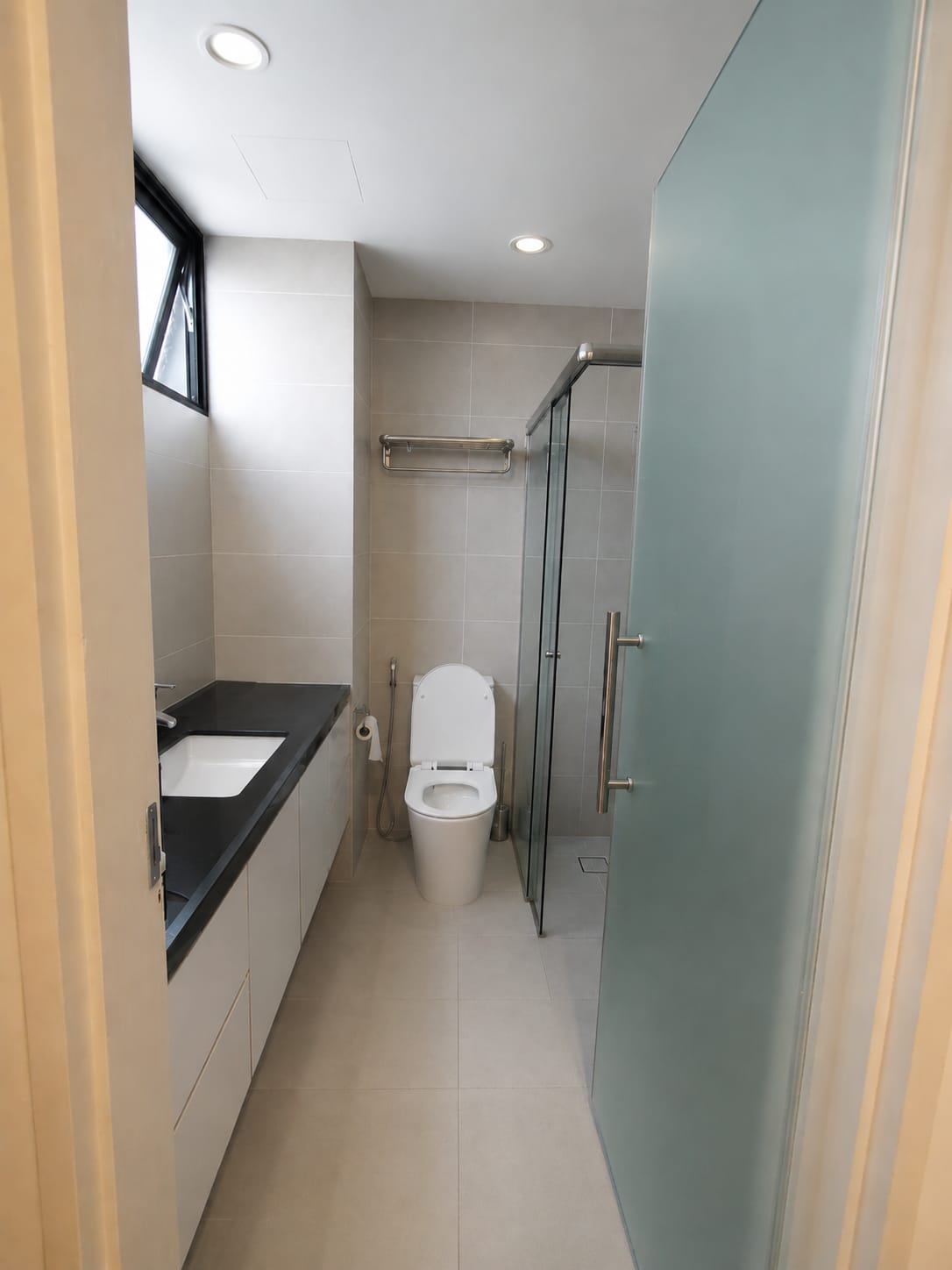 High-floor 3-bedroom Sommerville Park rental with balcony and unblocked view — image 5