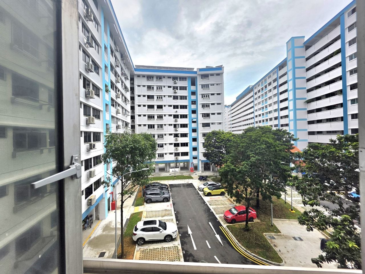 Bright 4A model HDB resale flat at 542 Hougang Avenue 8 with greenery view — image 6