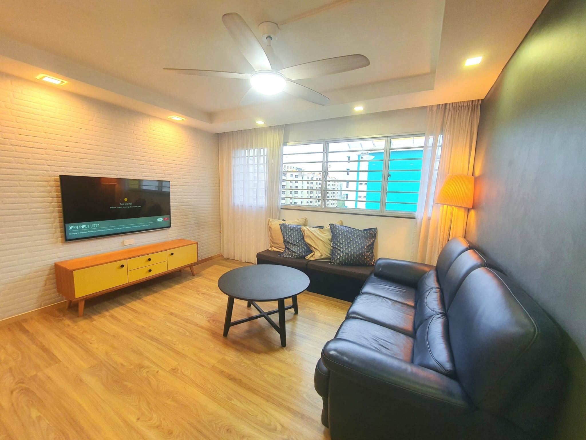 High-floor corner 5-room HDB at 30 Jalan Bahagia with balcony and breezy view — image 3