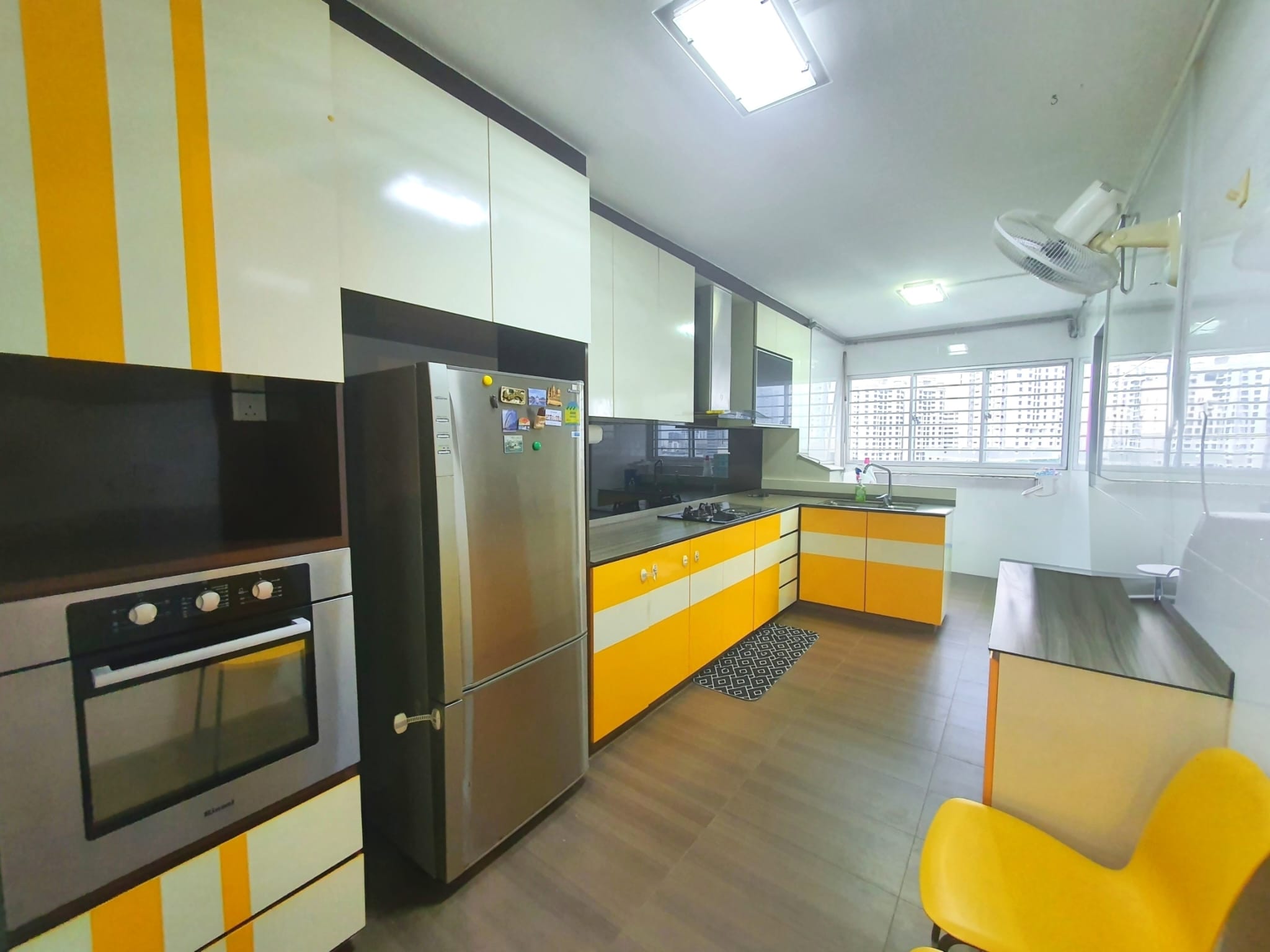 High-floor corner 5-room HDB at 30 Jalan Bahagia with balcony and breezy view — image 4