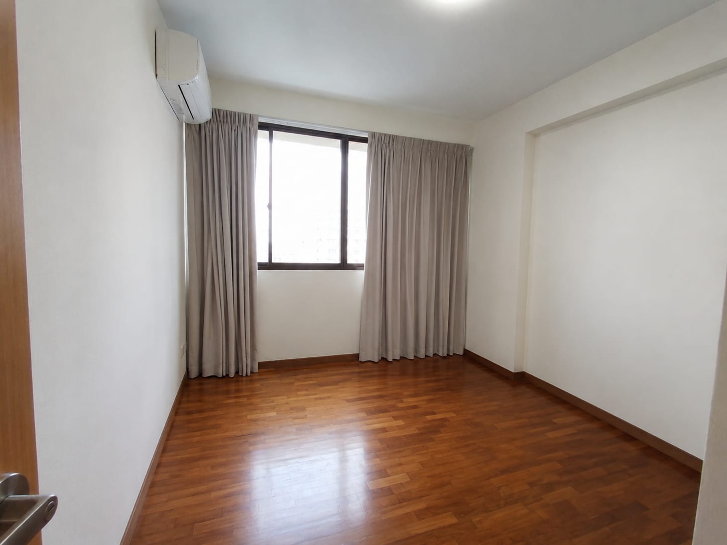 High-floor 3-bedroom Sommerville Park rental with balcony and unblocked view — image 6