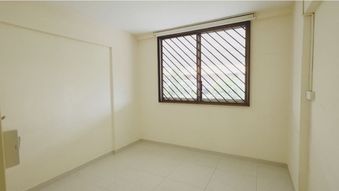 Corner HDB unit at 207 Serangoon Central with bright living and dining hall — image 3
