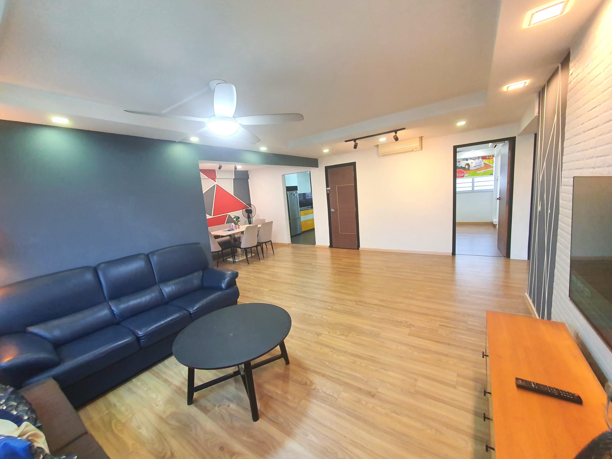 High-floor corner 5-room HDB at 30 Jalan Bahagia with balcony and breezy view — image 2