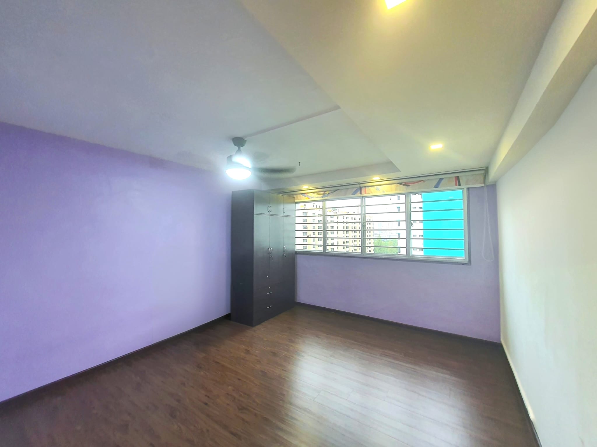 High-floor corner 5-room HDB at 30 Jalan Bahagia with balcony and breezy view — image 9