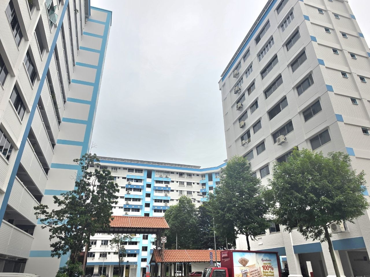 Bright 4A model HDB resale flat at 542 Hougang Avenue 8 with greenery view — image 5