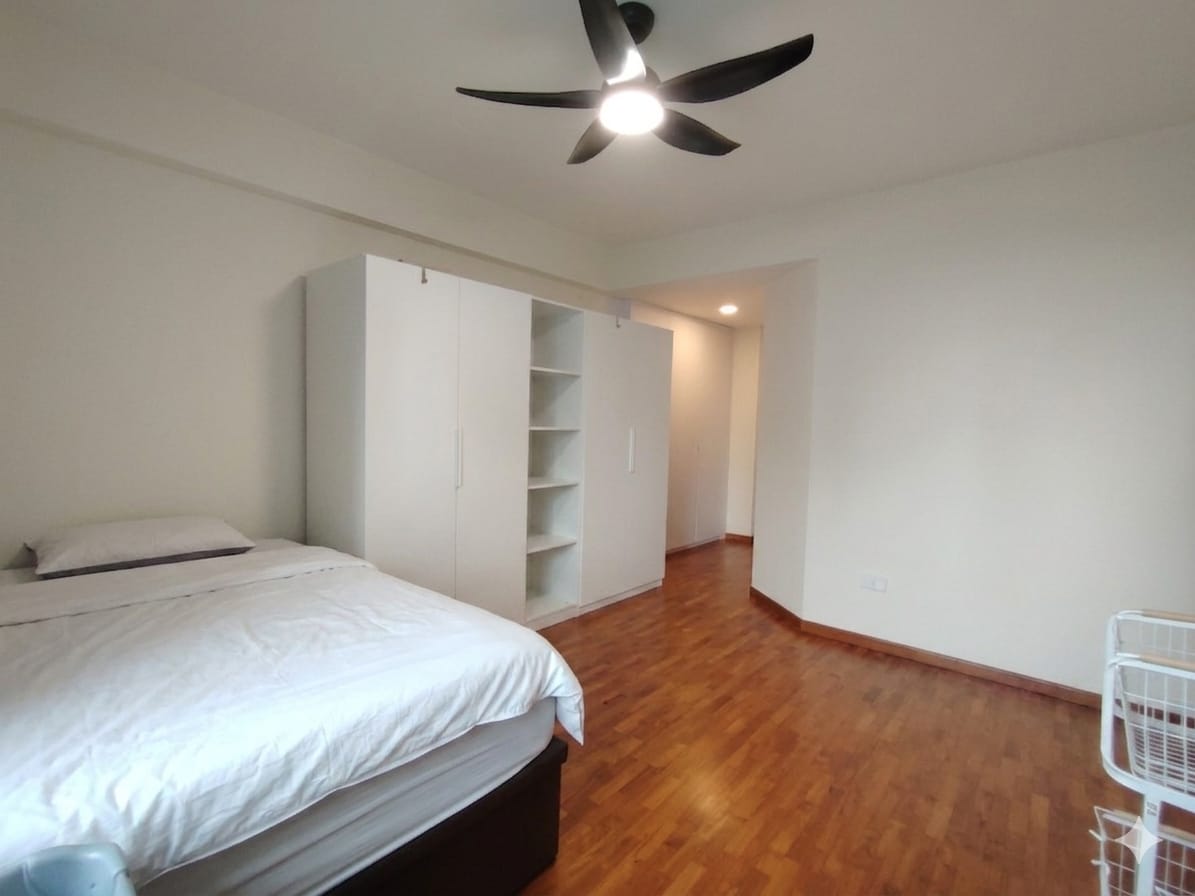 High-floor 3-bedroom Sommerville Park rental with balcony and unblocked view — image 7